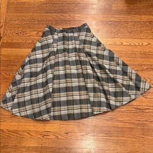Jaeger London Vintage 1970s Plaid A-Line Wool Skirt • Gray & Tan • UK 8 / US 4